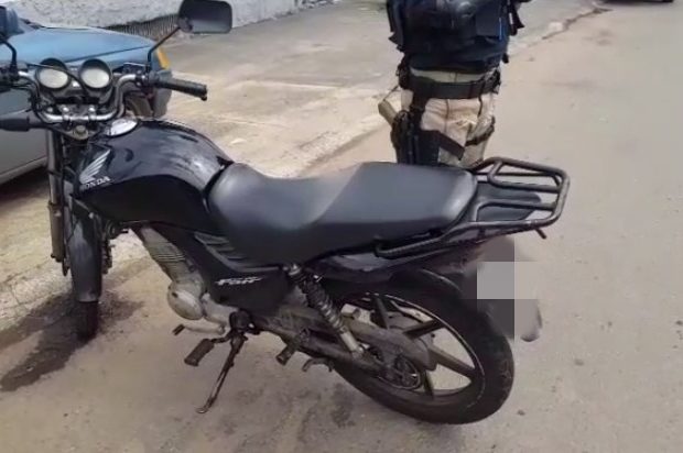 Adolescente é flagrado conduzindo motocicleta e faz ameaças aos policiais