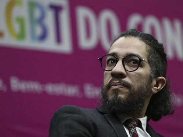 Temendo ameaças, Jean Wyllys decide abrir mão de mandato e não voltar mais ao Brasil