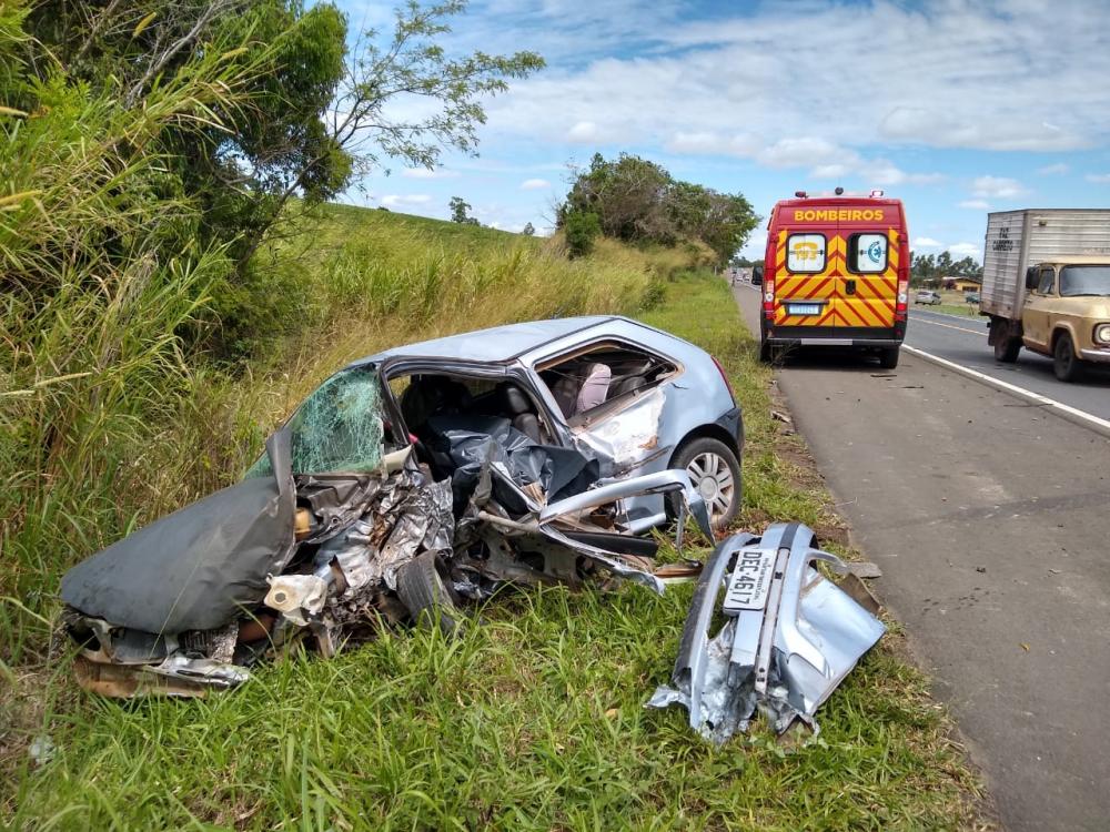 Motorista morre em grave acidente entre carro e caminhão na BR-153