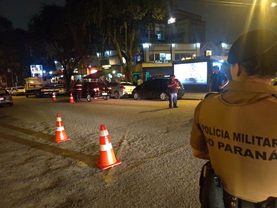 Taxista e dois adolescentes são detidos com 10 kg de maconha na BR-369