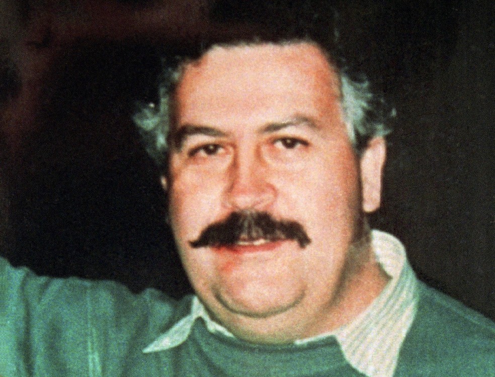 Irmão de Pablo Escobar desmente sobrinho sobre saco com dinheiro encontrado em casa