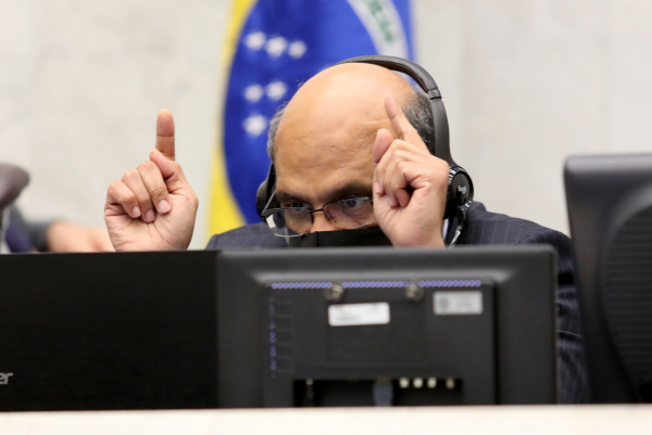 Governo do PR tem superávit de R$ 626 milhões, mas teme 'quebradeira' em 2021