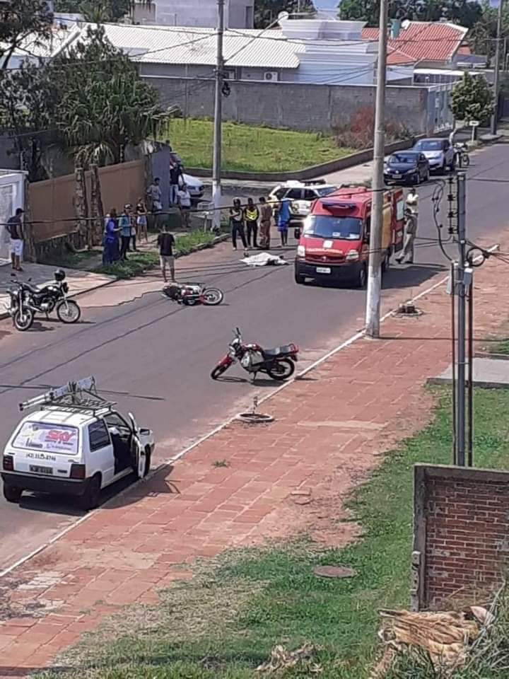Mototaxista morre após colidir contra poste em Jacarezinho