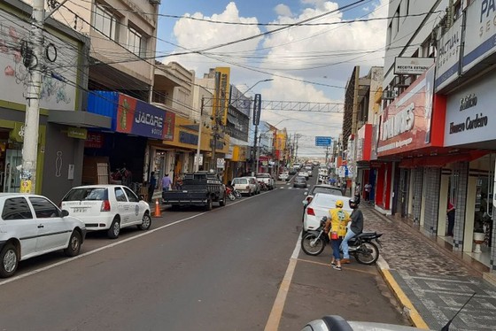 Prefeitura publica decreto que autoriza abertura do comércio no próximo domingo