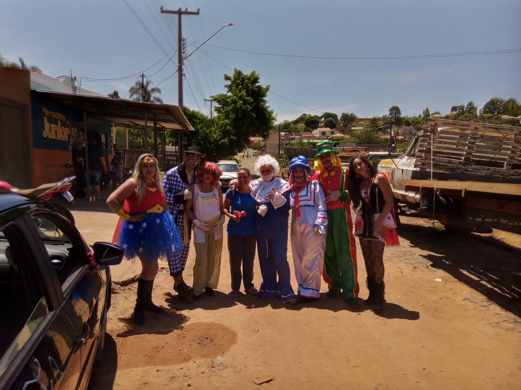 Grupo se reúne e faz a alegria das crianças com ação social em Wenceslau Braz