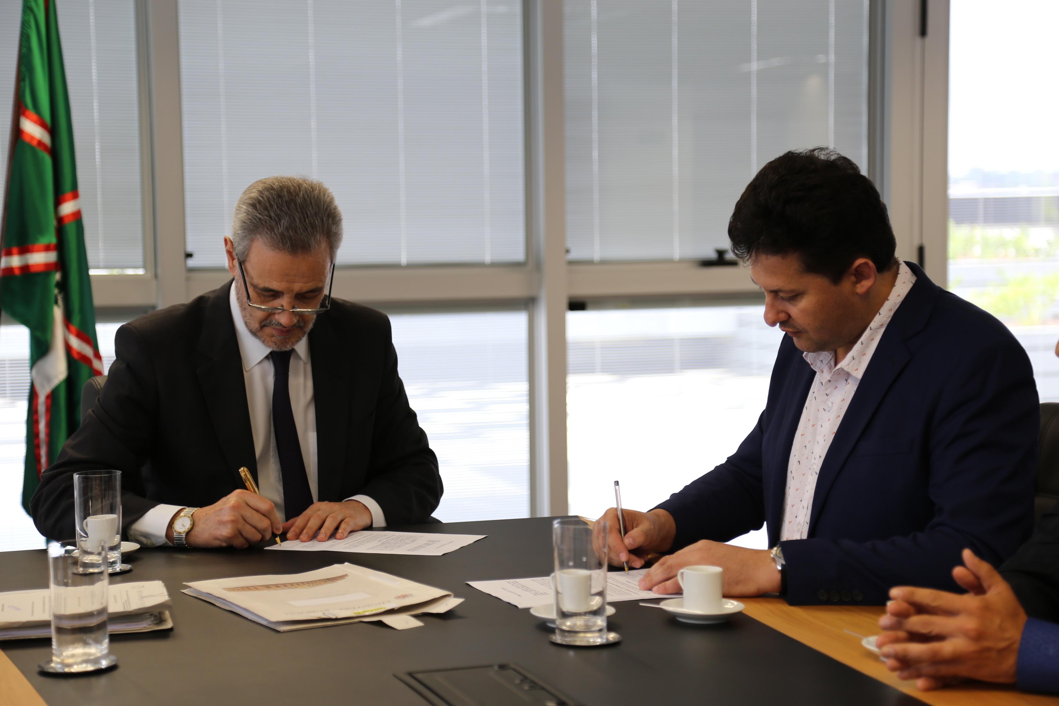 MPPR e União de Vereadores do Paraná assinam termo de cooperação