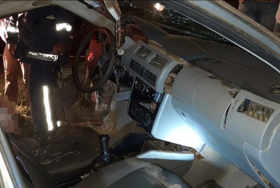 Motorista fica preso as ferragens em acidente na PR-272