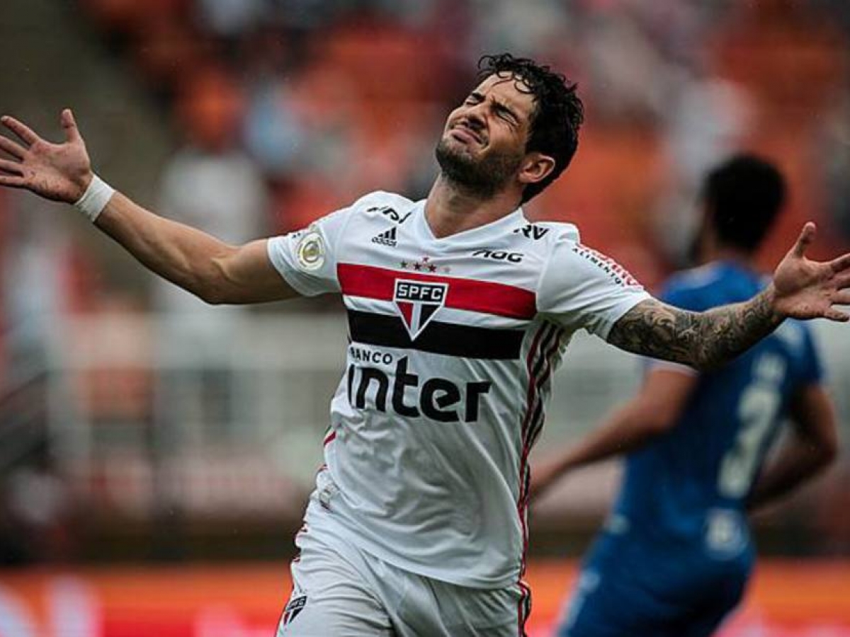 Do estrelato ao desemprego: Alexandre Pato completa dois meses sem clube