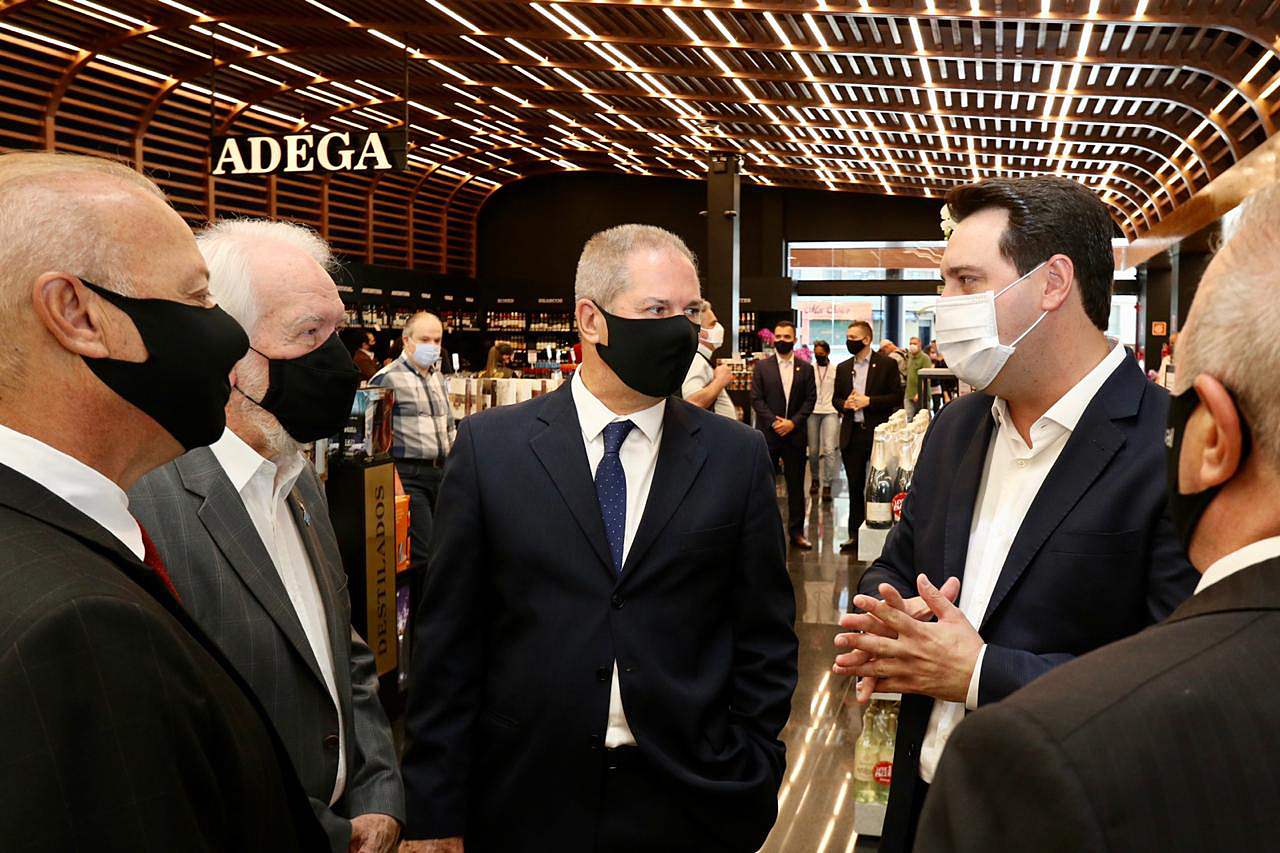 Ratinho Jr destaca geração de empregos na retomada da economia