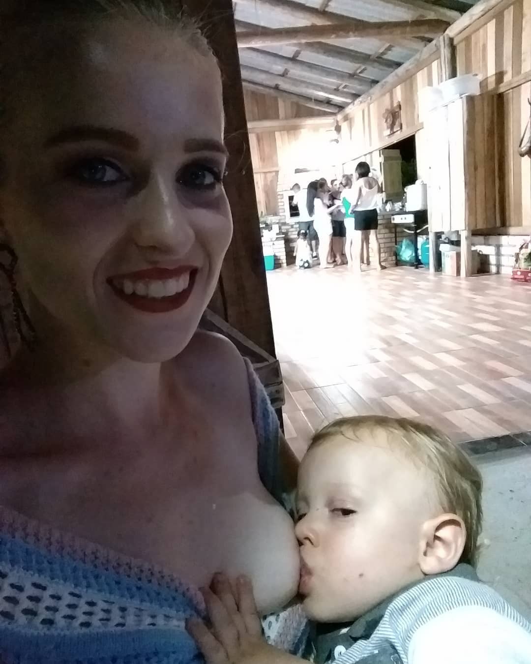 Vídeo mostra mulher dando a luz dentro de carro em Wenceslau Braz