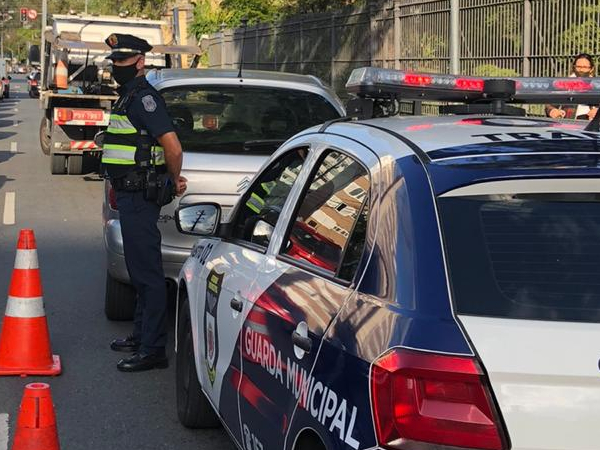 Fiscalização apreende carro com mais de R$ 1 milhão em multas no Paraná