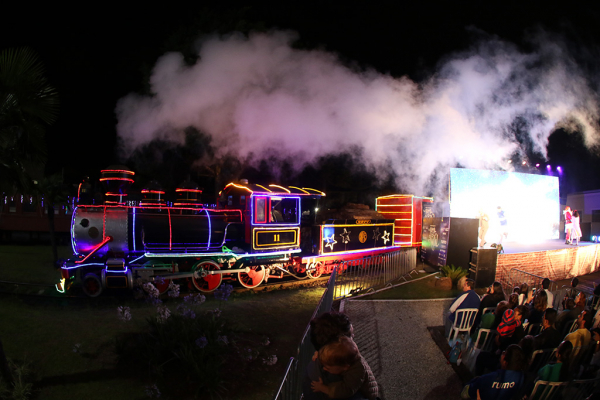 Maria Fumaça volta a circular depois de 30 anos entre Morretes e Antonina