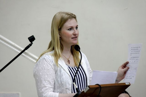 Enquanto aguarda decisão, Tina Toneti continua na disputa pela prefeitura de Jacarezinho