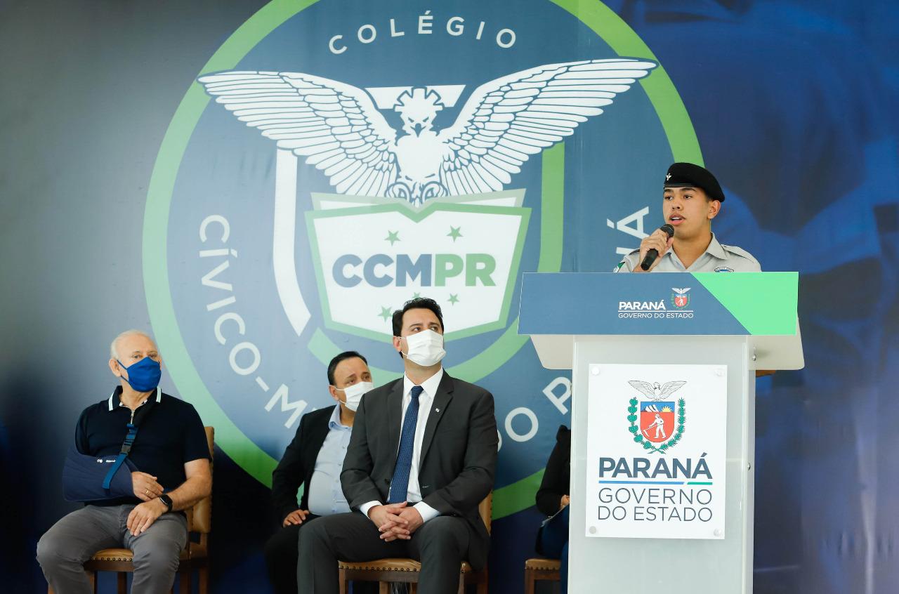 Gestão pedagógica dos colégios  cívico-militares fica para profissionais da educação