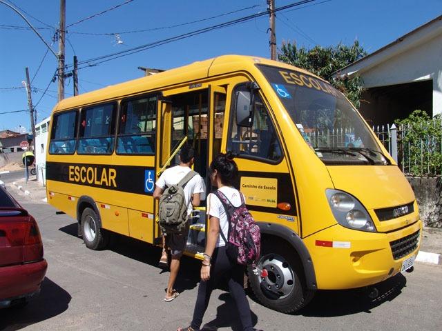 Secretaria de Educação faz esclarecimentos sobre matrícula e uso do transporte escolar
