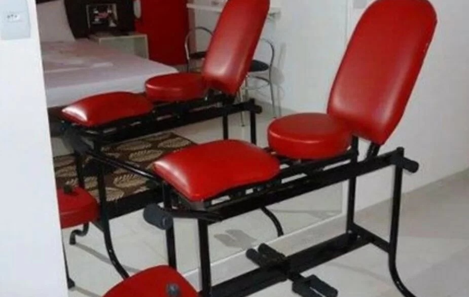 Jovem tem ferimentos graves após cair de brinquedo erótico em motel no Paraná