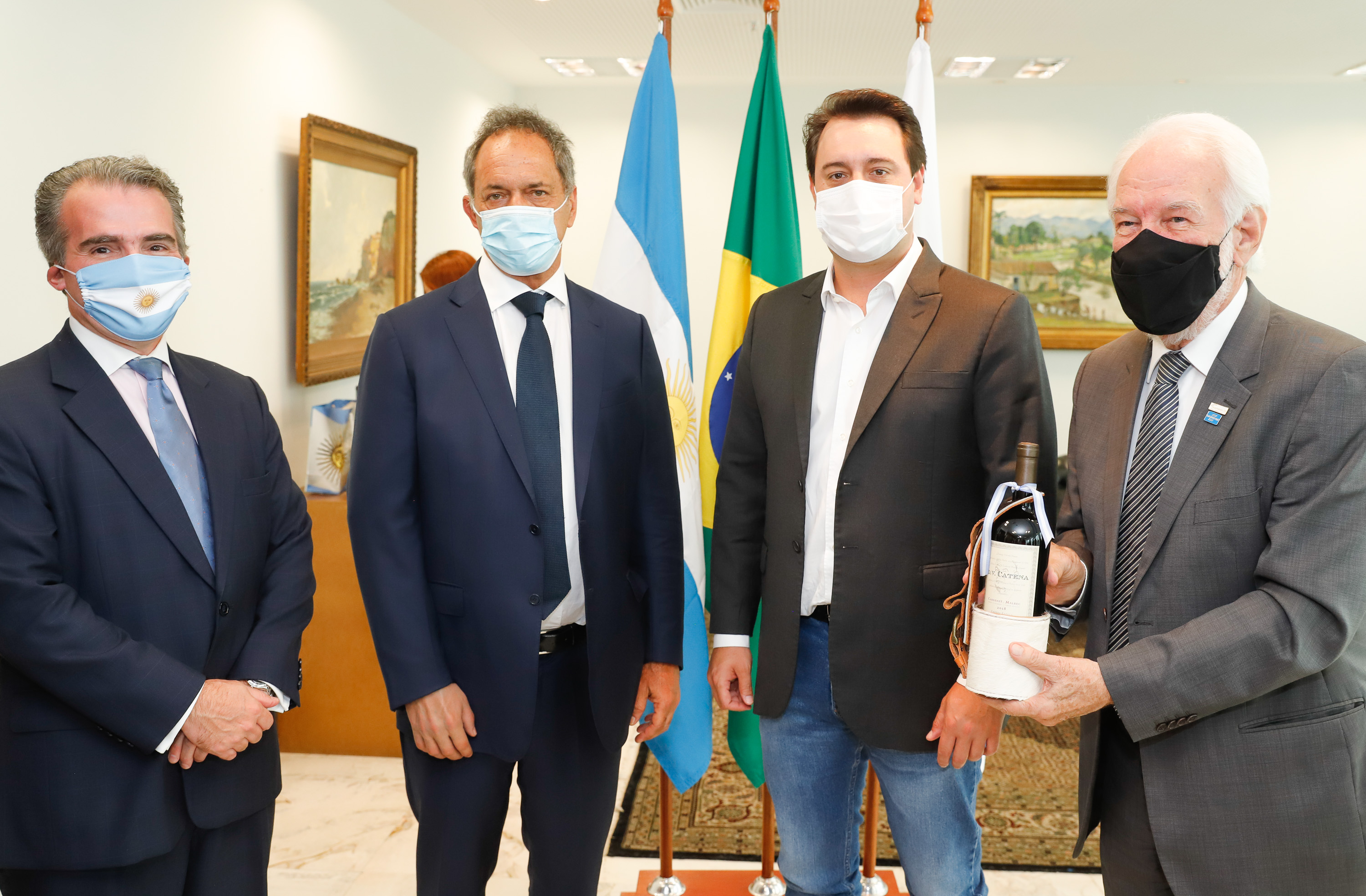 Governador apresenta corredor bioceânico a embaixador da Argentina