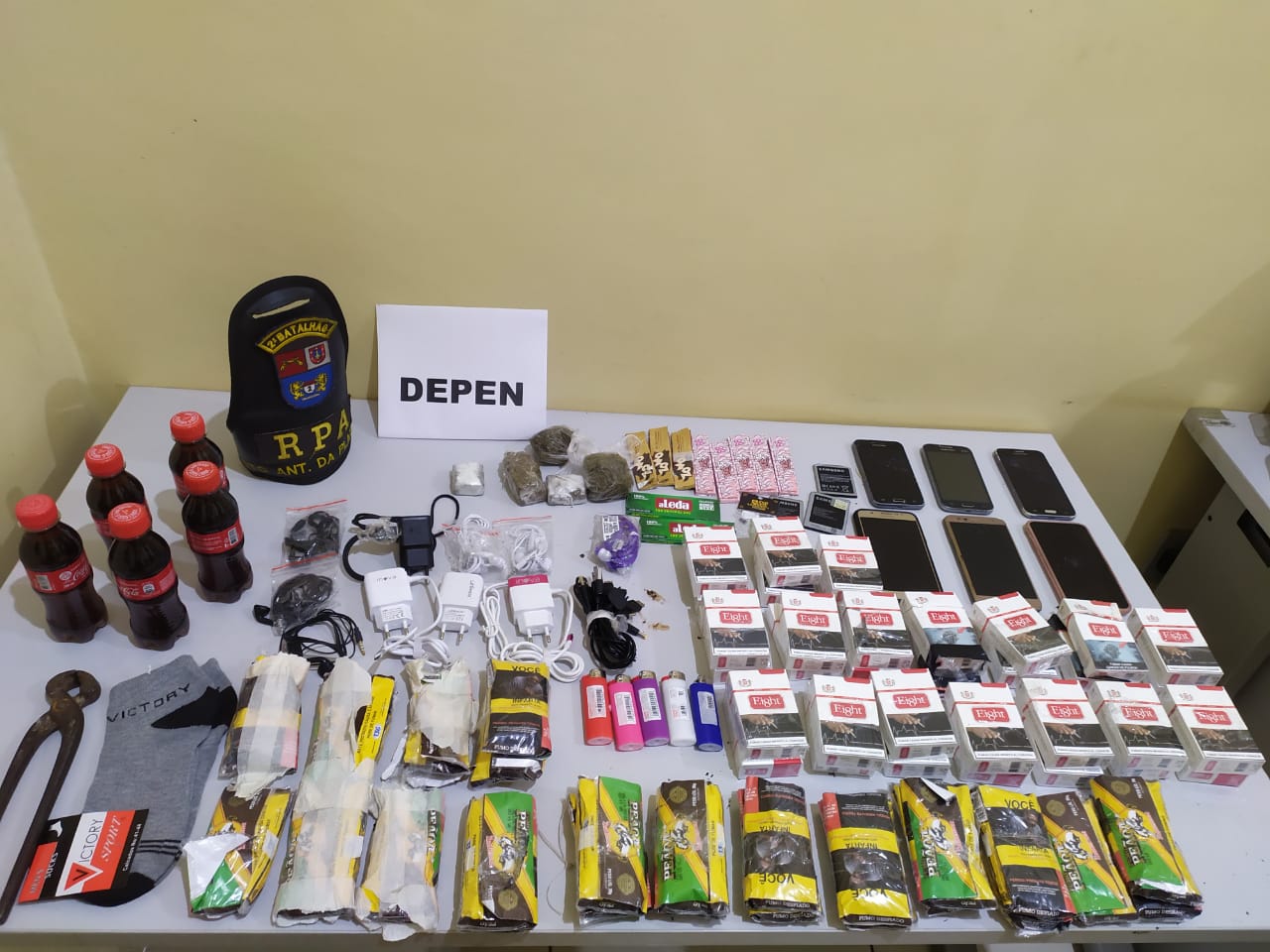 Polícia evita entrada de drogas, cigarros e celulares em cadeia pública