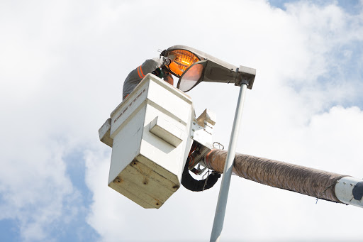 Suspensa licitação para a instalação de luminárias de LED em Joaquim Távora