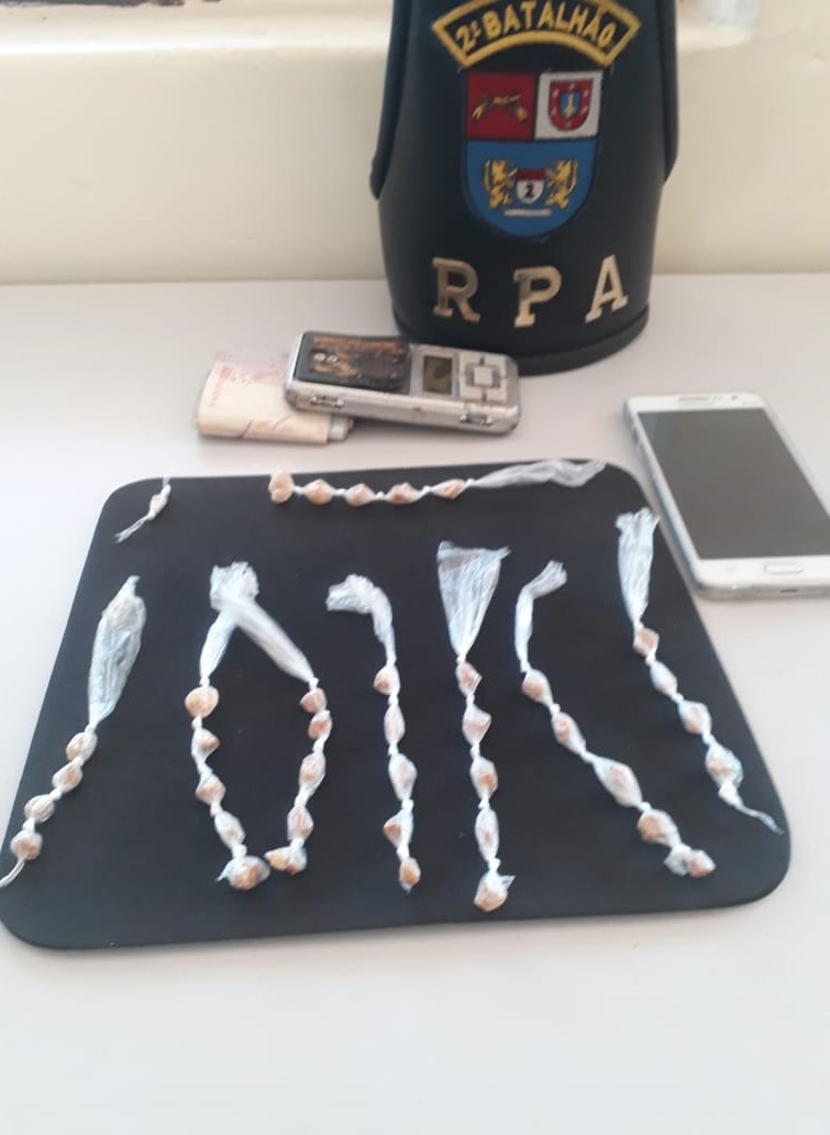 Suspeito de tráfico é preso com crack em Cambará