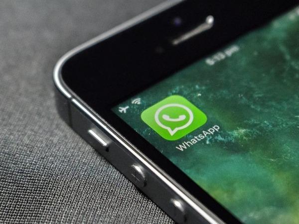 WhatsApp limita reenvio de mensagens de texto a cinco destinatários