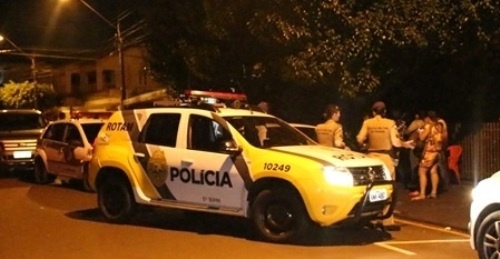 Jovem é hospitalizado em estado grave ao ser atingido por tiros em Sengés