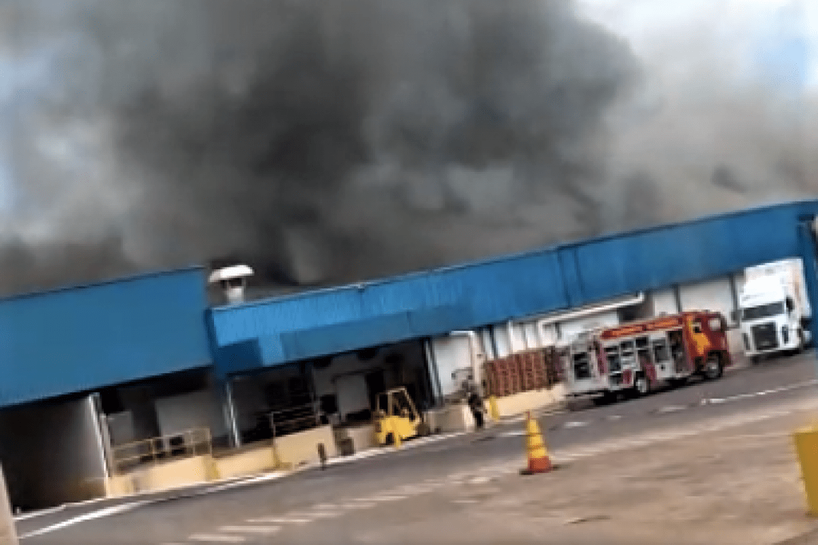 Incêndio atinge unidade da JBS em Jacarezinho
