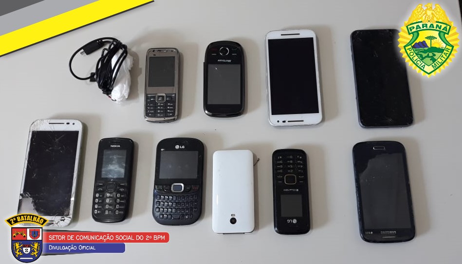 Policiais encontram celulares durante bate grade na cadeia de Cambará