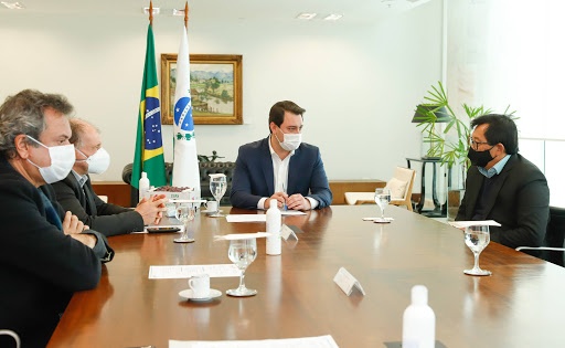 Regularização fundiária do Governo Estadual beneficiou mais de 1.200 produtores no Paraná