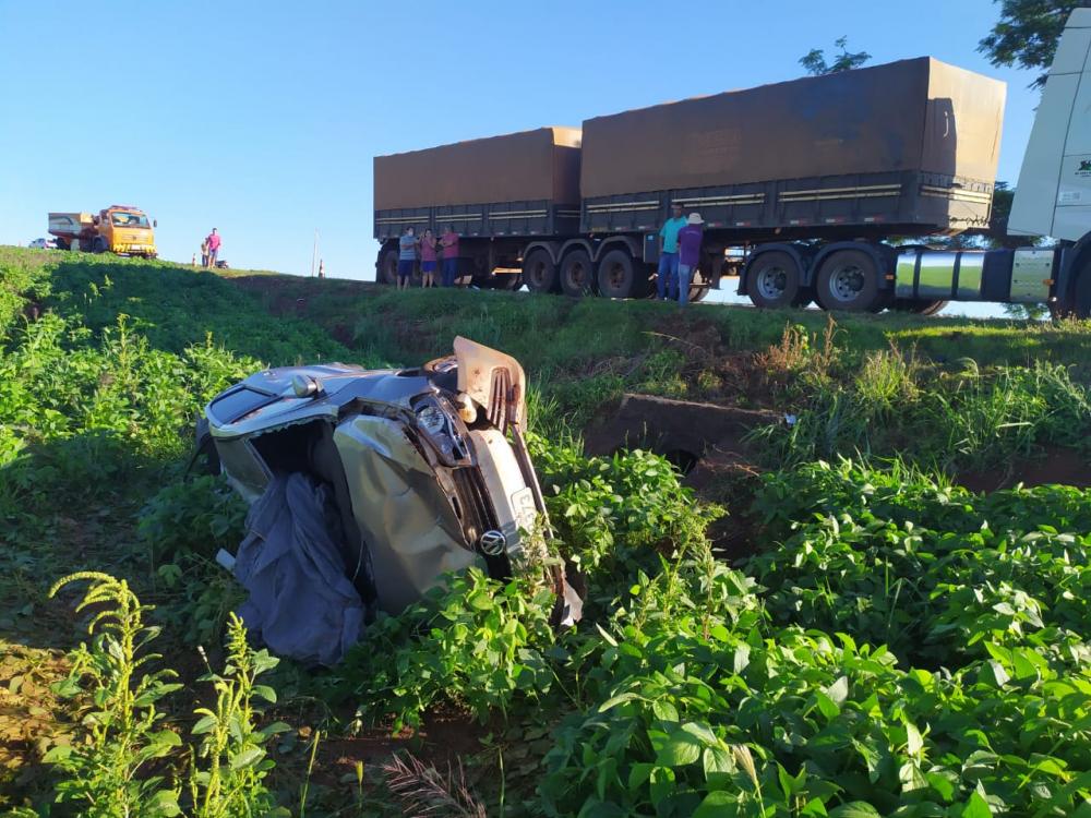 Idoso morre em acidente entre carro e caminhão na PR-092