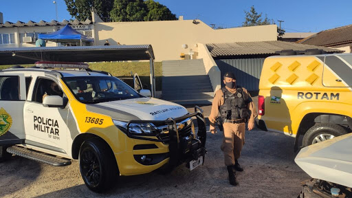 Residência é invadida e casal trancado em quarto durante assalto a mão armada