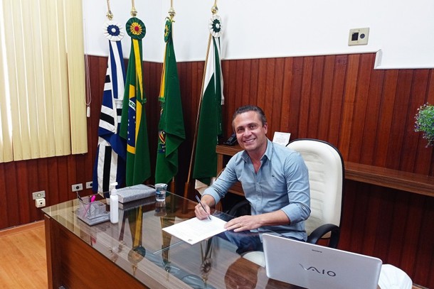 Prefeitura de Jacarezinho pretende adquirir 20 mil doses de vacina contra Covid-19