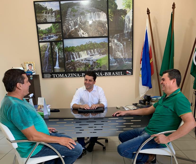Flávio Zanrosso e vice se reúnem com presidente da Câmara para traçar projetos em Tomazina