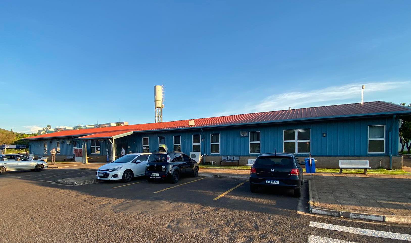 Semana começa com “explosão” de casos e cinco mortes relacionadas à Covid-19