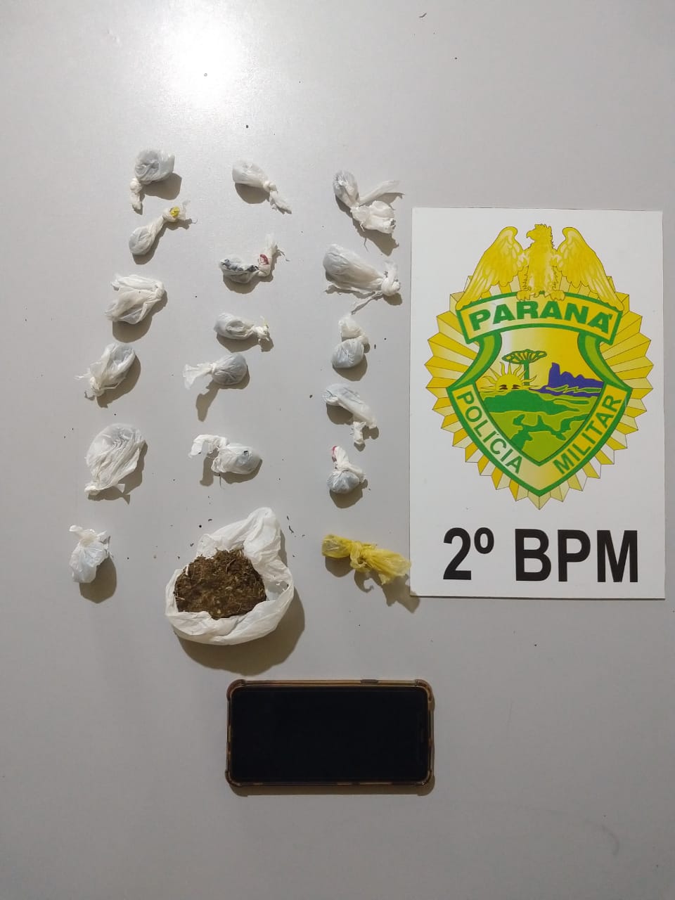 Jovem é preso por tráfico de drogas em Jacarezinho