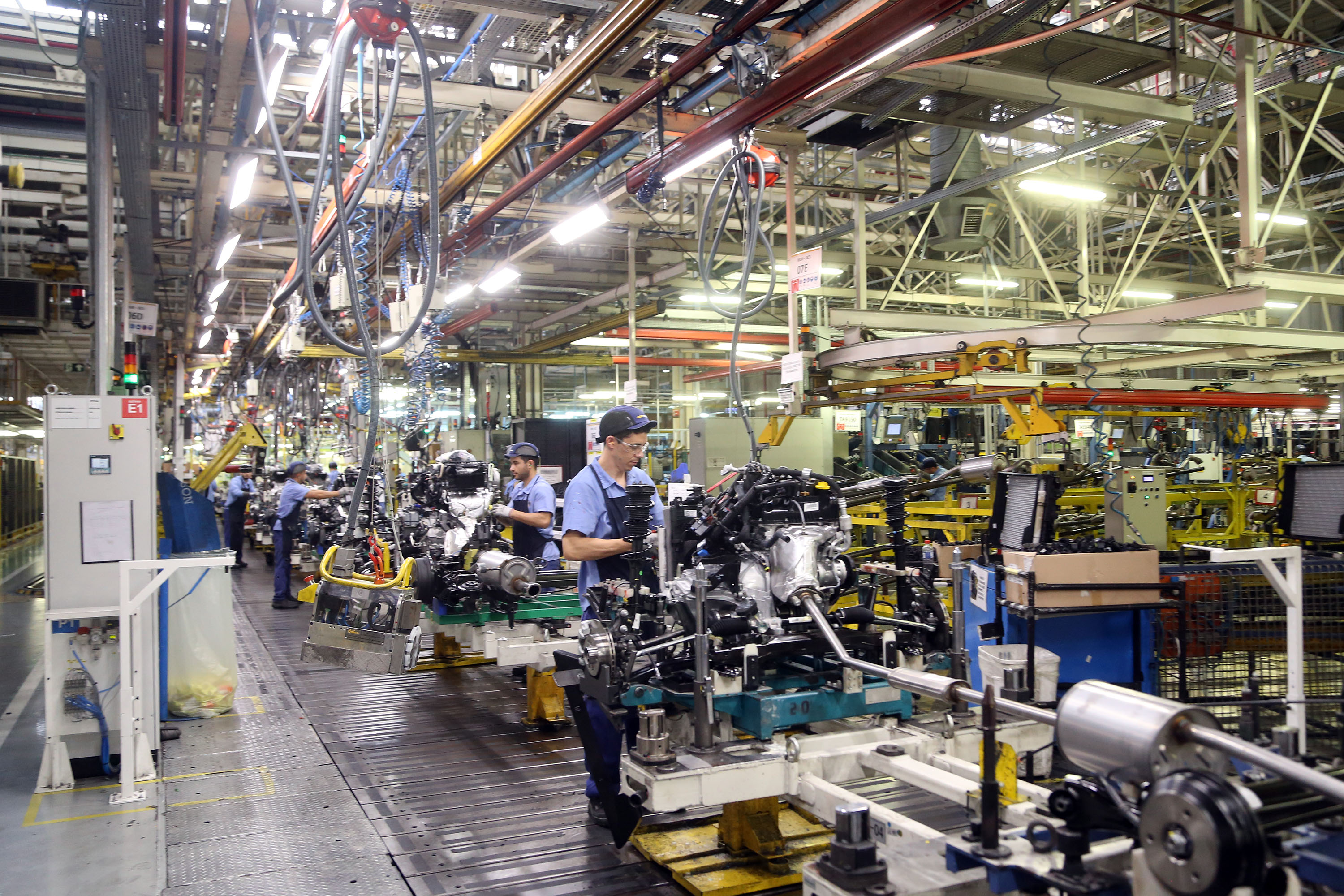 Indústria cresce pelo 7º mês consecutivo e recupera patamar pré-pandemia