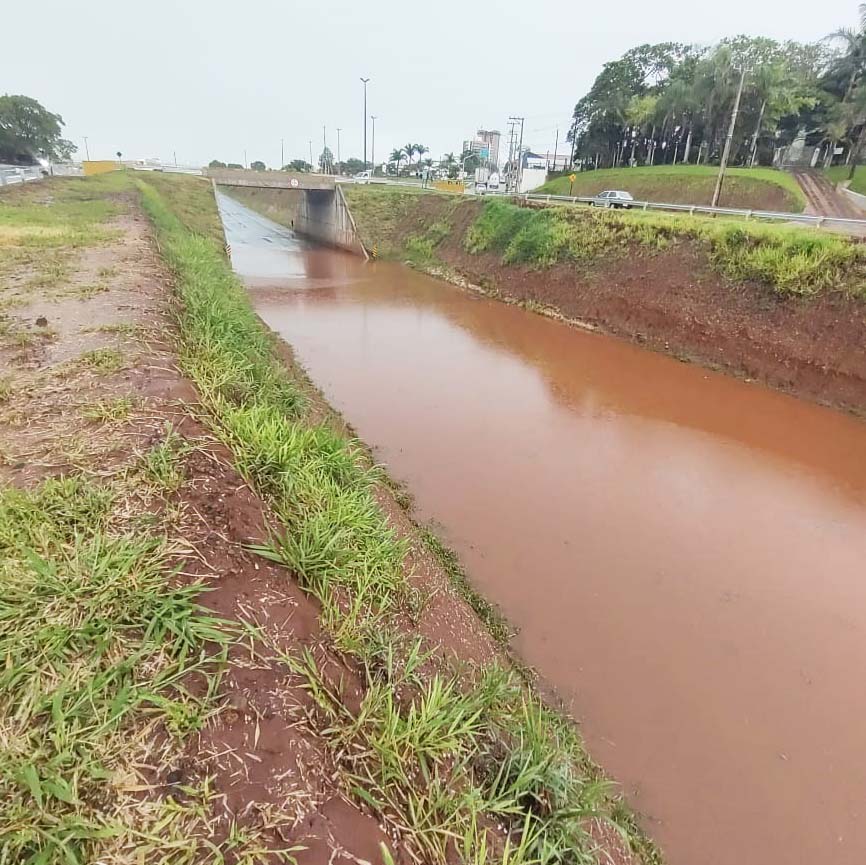 Alagamentos no viaduto da BR-153 causam atrito entre prefeito e Triunfo/Econorte