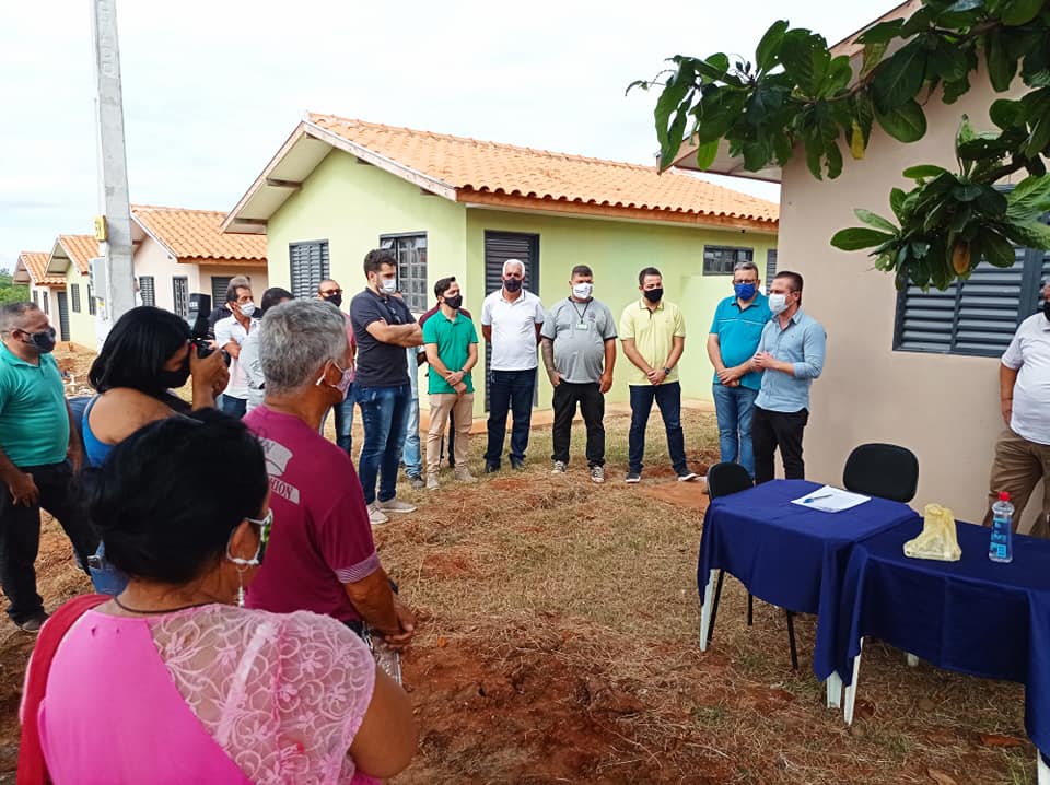 Prefeitura entrega residências populares em Jacarezinho