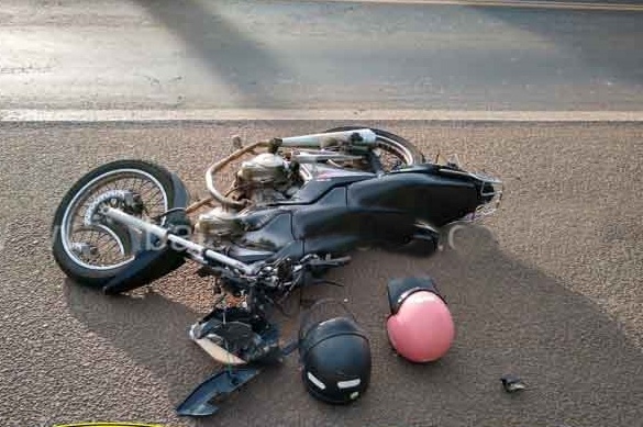 Casal fica ferido após sofrer queda de moto na BR-153