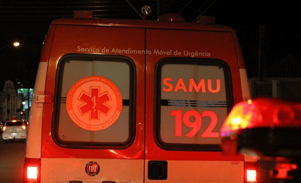 Homem é espancado com taco de beisebol durante briga de bar