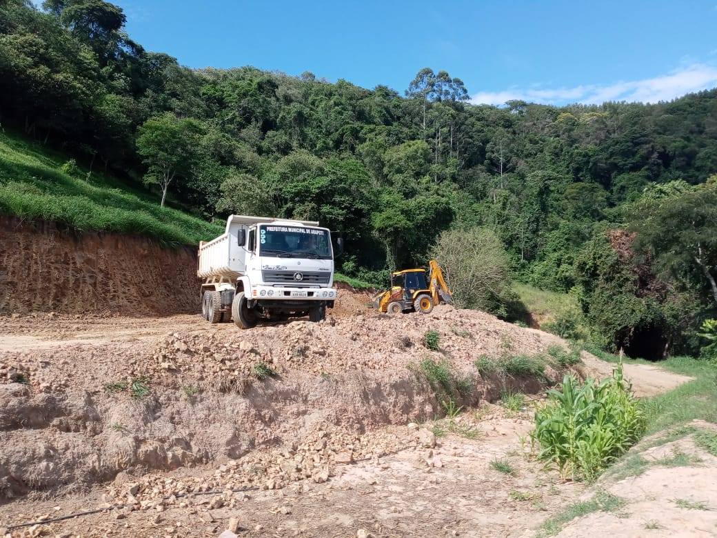 Prefeitura de Arapoti realiza obras de apoio aos pequenos produtores rurais
