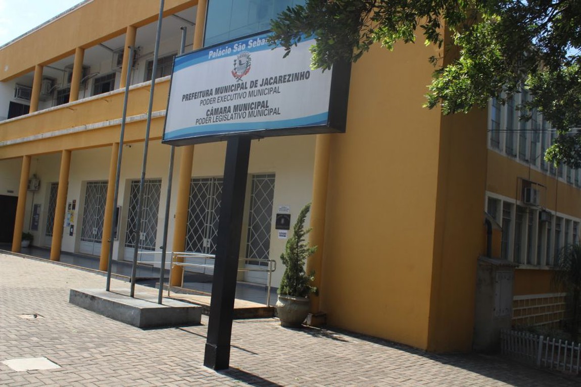 Prefeitura de Jacarezinho publica decreto que amplia funcionamento do comércio e academias