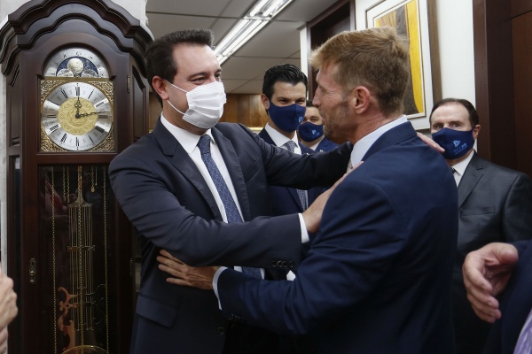 Fabio Camargo toma posse como presidente do Tribunal de Contas do Paraná