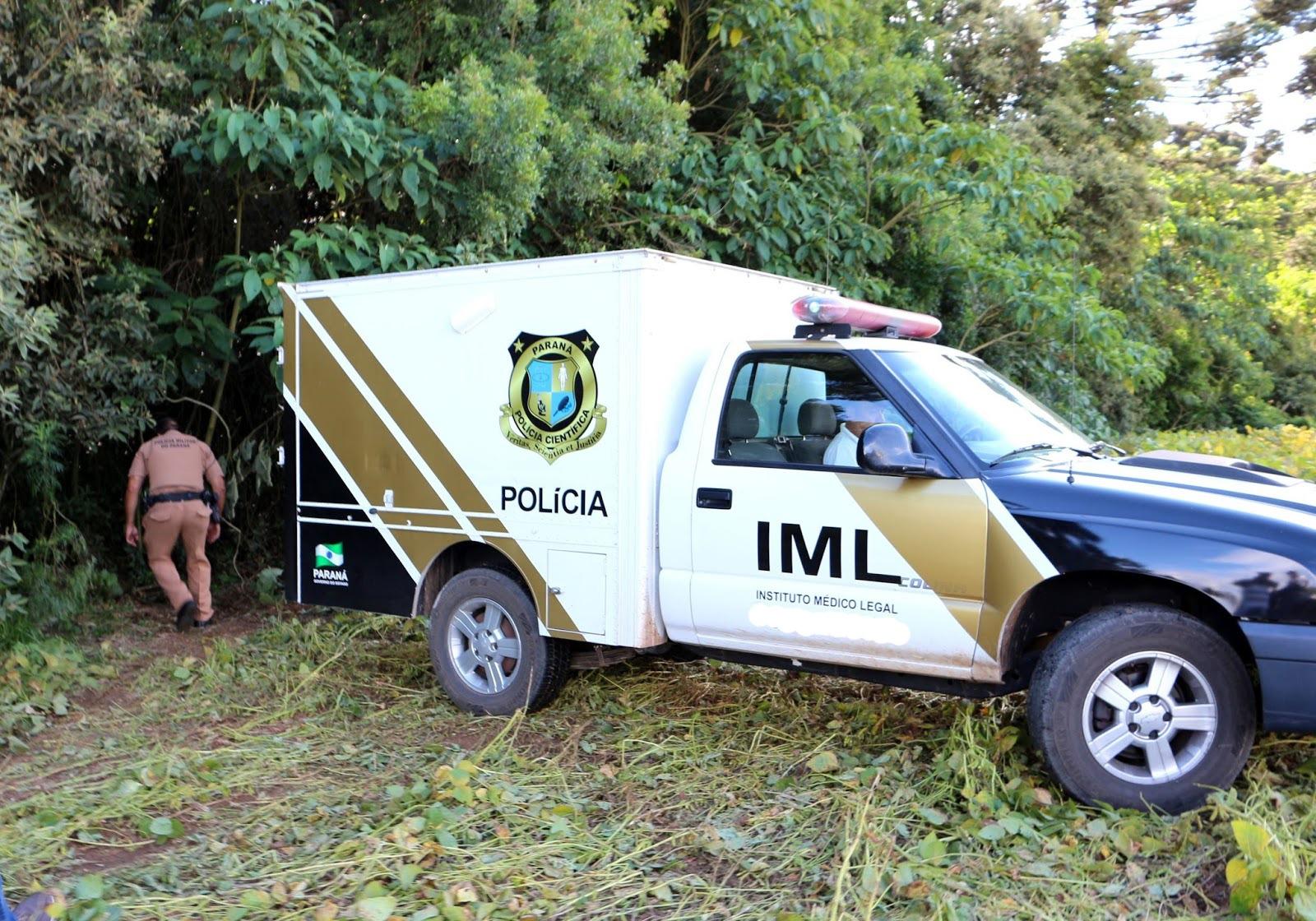 Filho encontra corpo do pai assassinado em estrada rural
