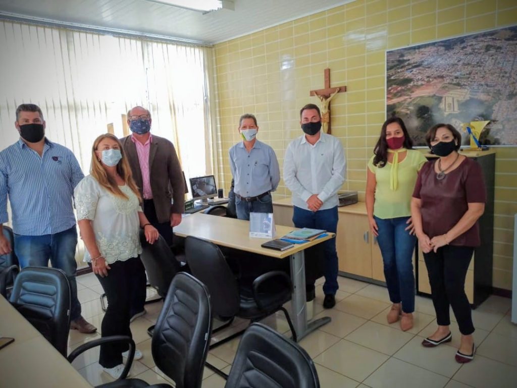 Prefeitura e Atunorpi debatem turismo em Siqueira Campos