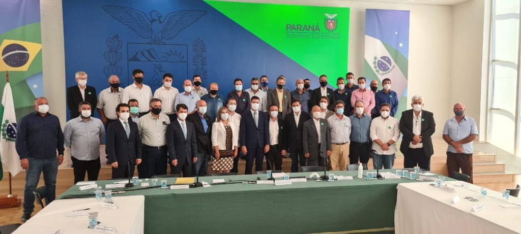 Prefeitos da Amunorpi se reúnem com representantes do Governo do Estado em Curitiba