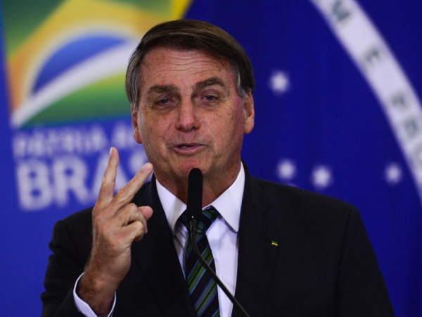 Auxílio emergencial deve voltar em março e por até quatro meses, diz Bolsonaro