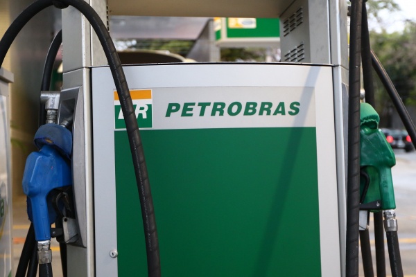 Petrobrás anuncia mais um aumento e preço da gasolina e do diesel fica mais caro a partir desta sexta-feira