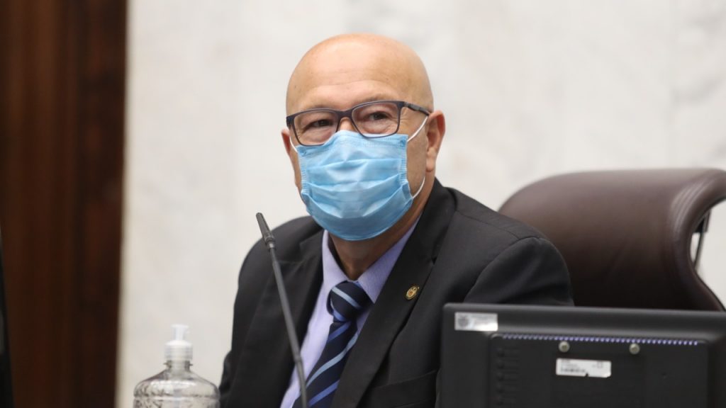 Romanelli parabeniza estudantes do Norte Pioneiro classificados no programa Ganhando o Mundo