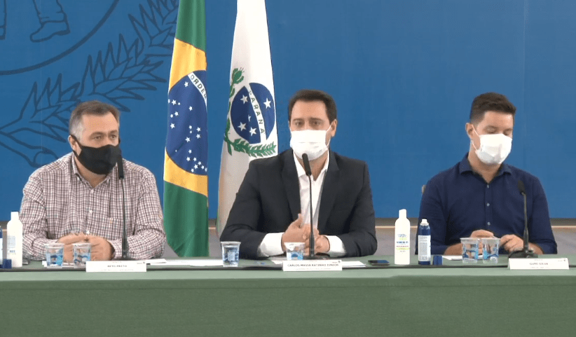 Ratinho Junior decreta suspensão das aulas presenciais, serviços não essenciais e amplia toque de recolher